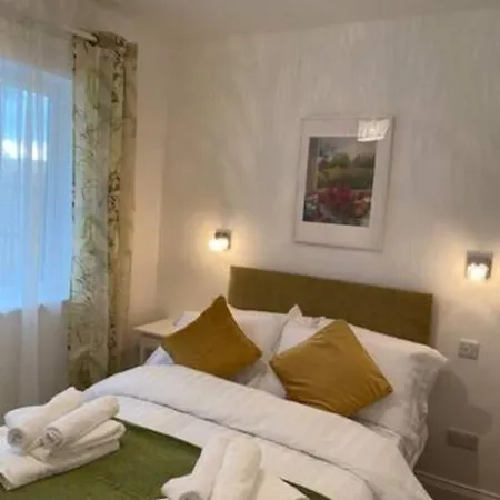 Apartment Location, Location! Gorgeous 1 Bed Apt-
