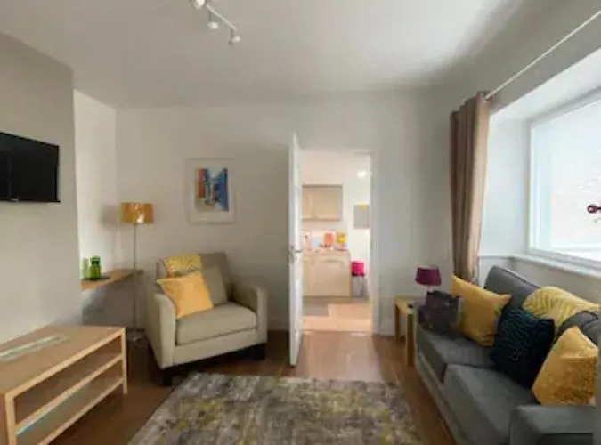 Location, Location! Gorgeous 1 Bed Apt- * Cill Airne