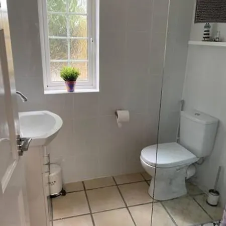 Location, Location! Gorgeous 1 Bed Apt- Apartament *